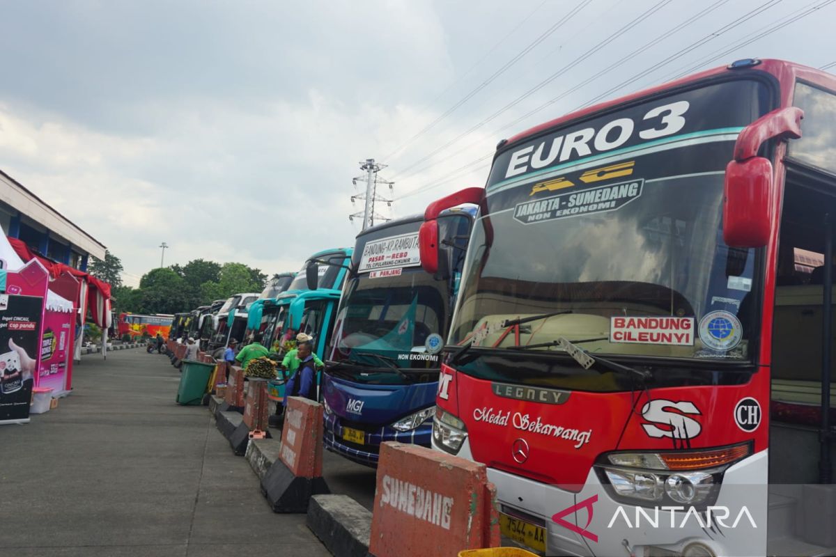 Sopir bus di Terminal Kampung Rambutan dibekali surat laik mengemudi