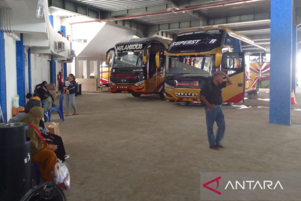 ARUS MUDIK - Terminal Samarinda Seberang siapkan delapan bus rute Banjarmasin