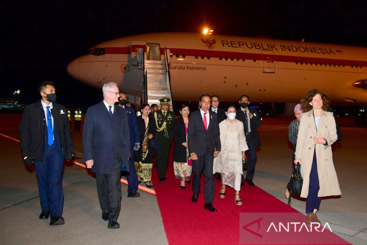 Hadiri pertemuan bilateral, Presiden Jokowi dan Ibu Negara tiba di Hannover Jerman