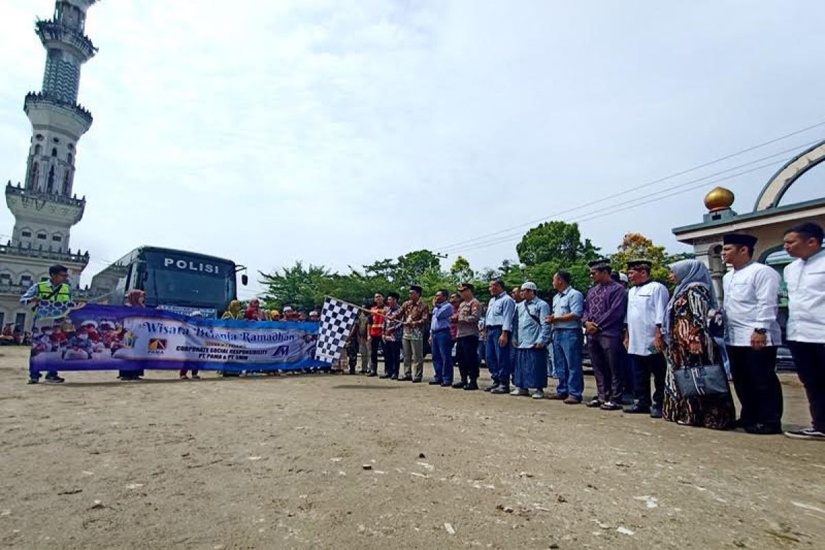 399 anak yatim piatu ikuti wisata belanja di Muara Teweh