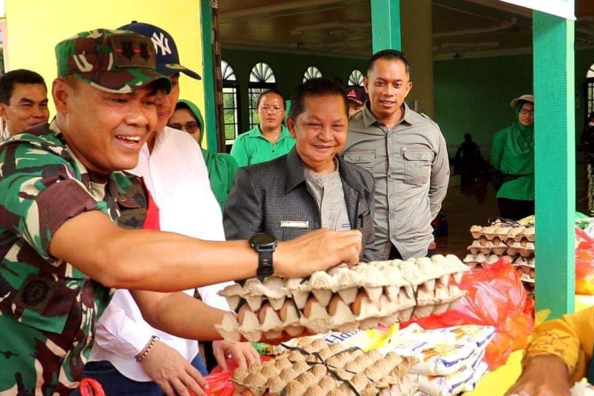 TNI di Kapuas Hulu gelar pasar murah jelang Idul Fitri