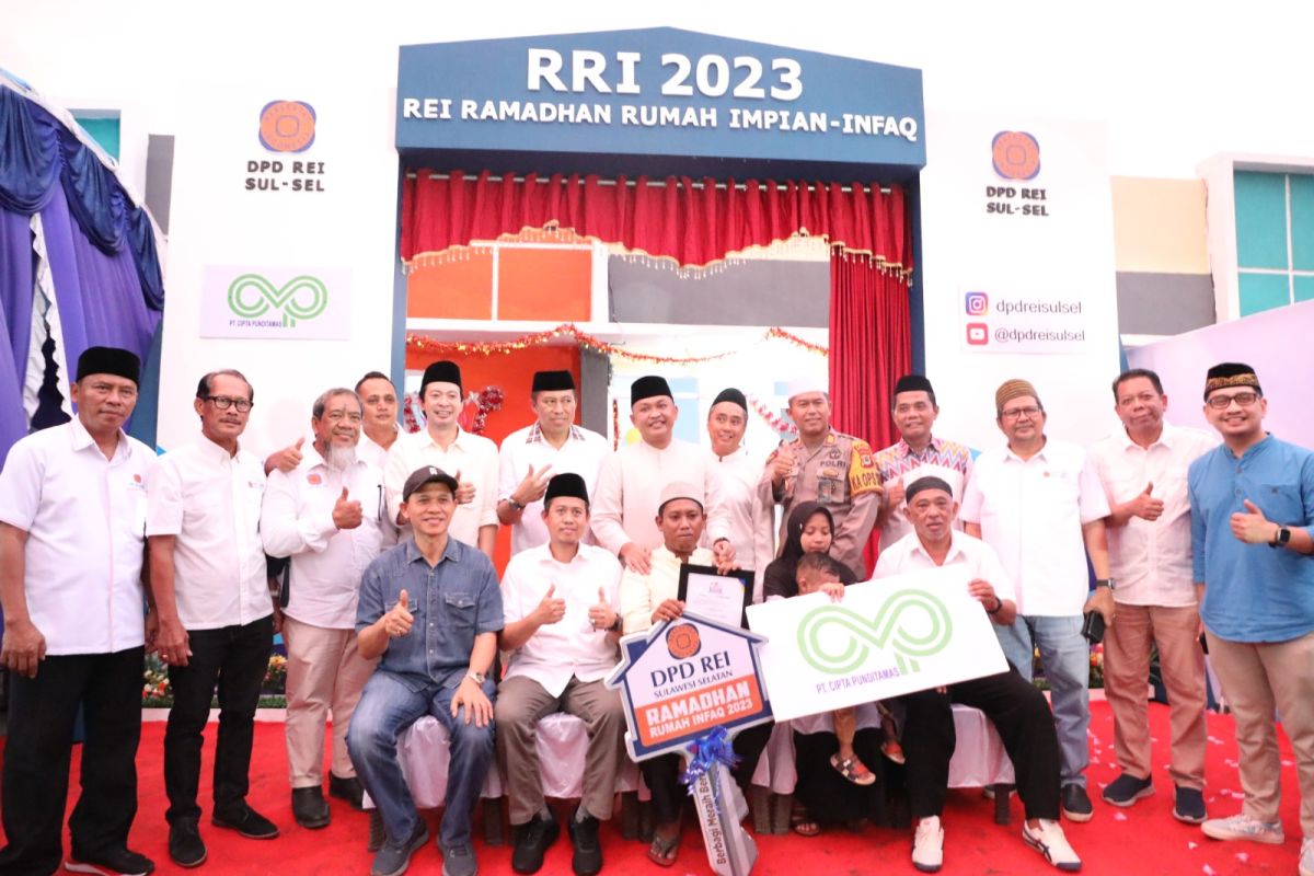 DPD REI bagikan empat unit rumah di Bantaeng