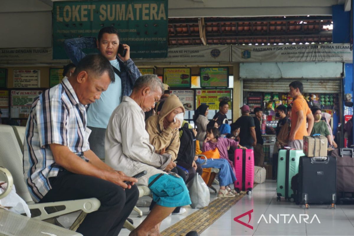 Pemudik diimbau tidak terima makanan atau minuman dari OTK