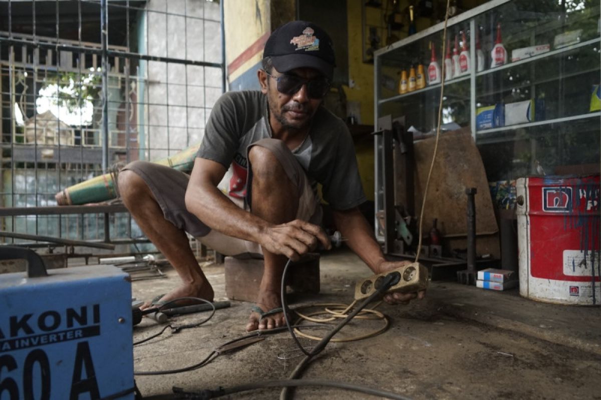 Manfaatkan listrik PLN, pelaku usaha bengkel di Lombok Timur makin produktif