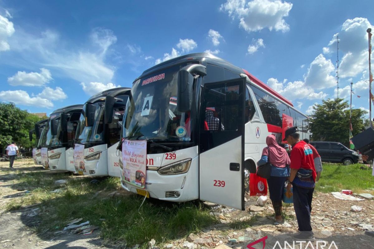 FKS Multi Agro berangkatkan 214 perajin tempe mudik ke kampung halaman