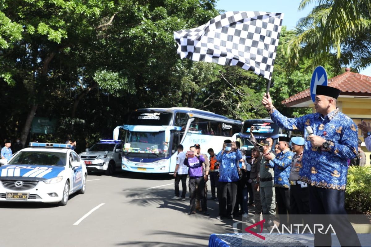 Bupati Tangerang melepas keberangkatan 1.456 pemudik gratis 2023