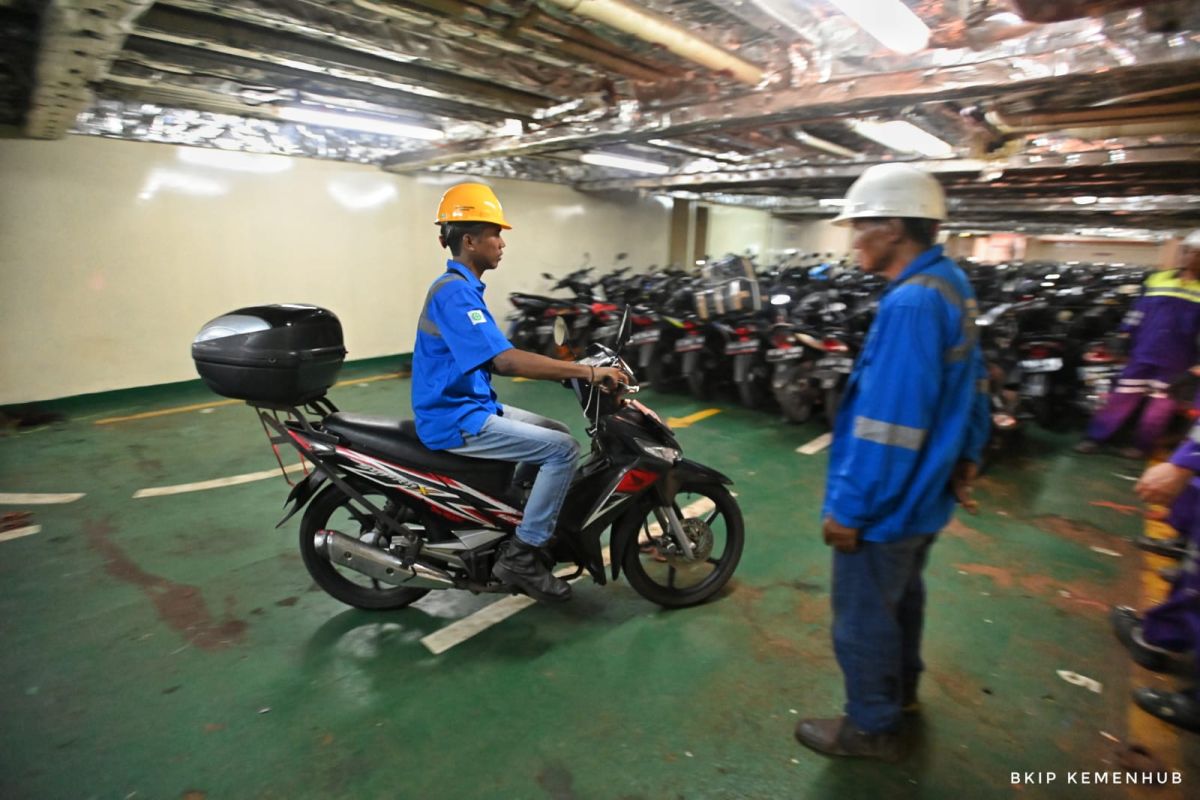 7.562 motor telah menyeberang dari Jawa ke Sumatera lewat Pelabuhan Ciwandan Banten