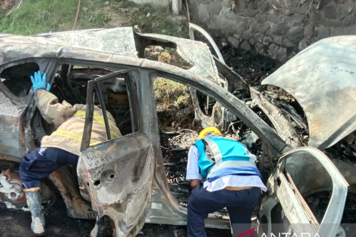 Pengemudi meninggal dalam kebakaran mobil di Tol Tangerang-Jakarta