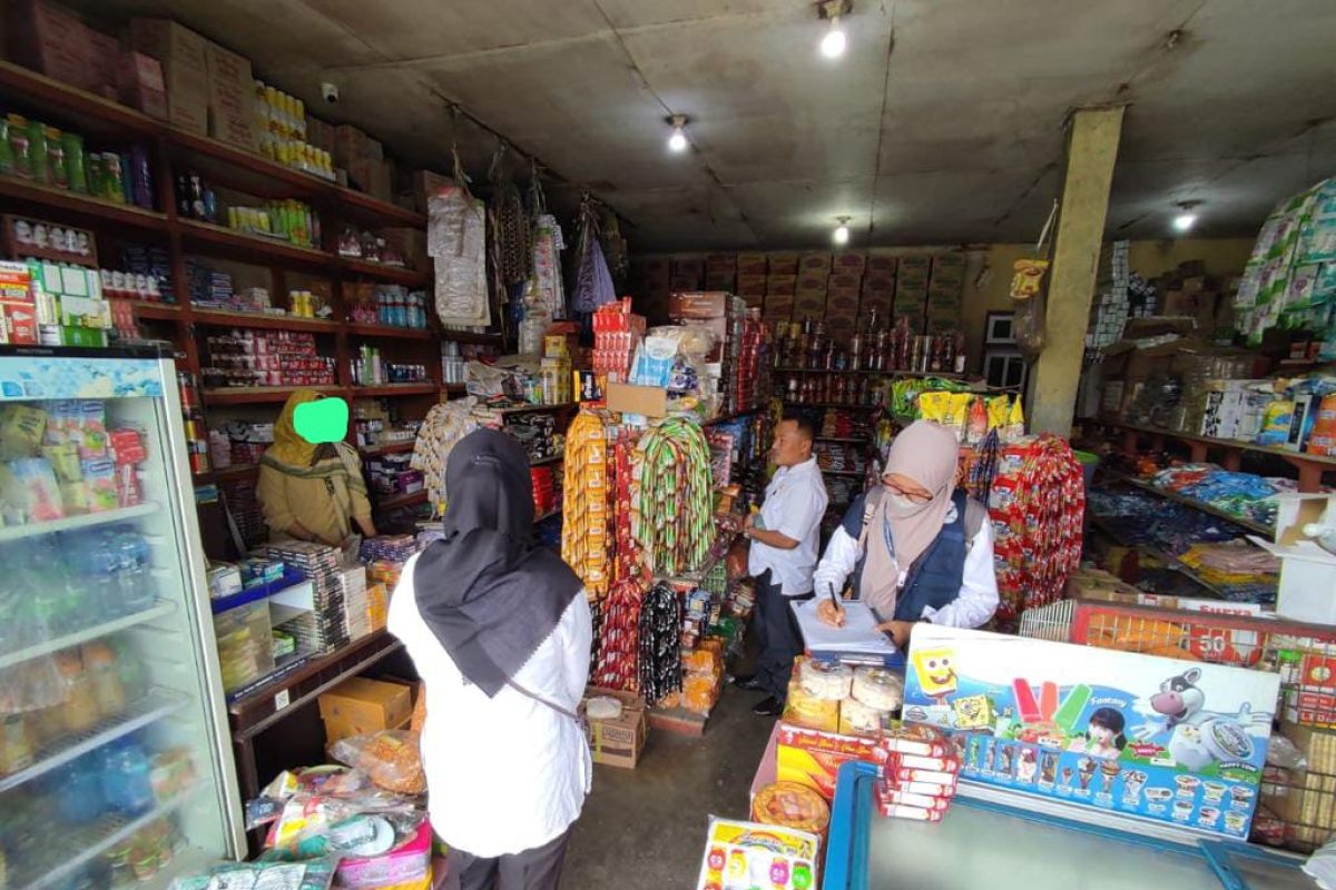 BPOM Maluku temukan 7.654 kemasan pangan  kedaluwarsa