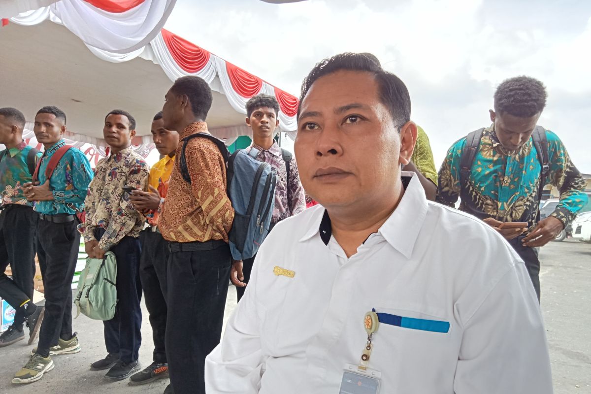 Bulog Manokwari Salurkan Bantuan Beras Pemerintah 215,010 Kilogram ...