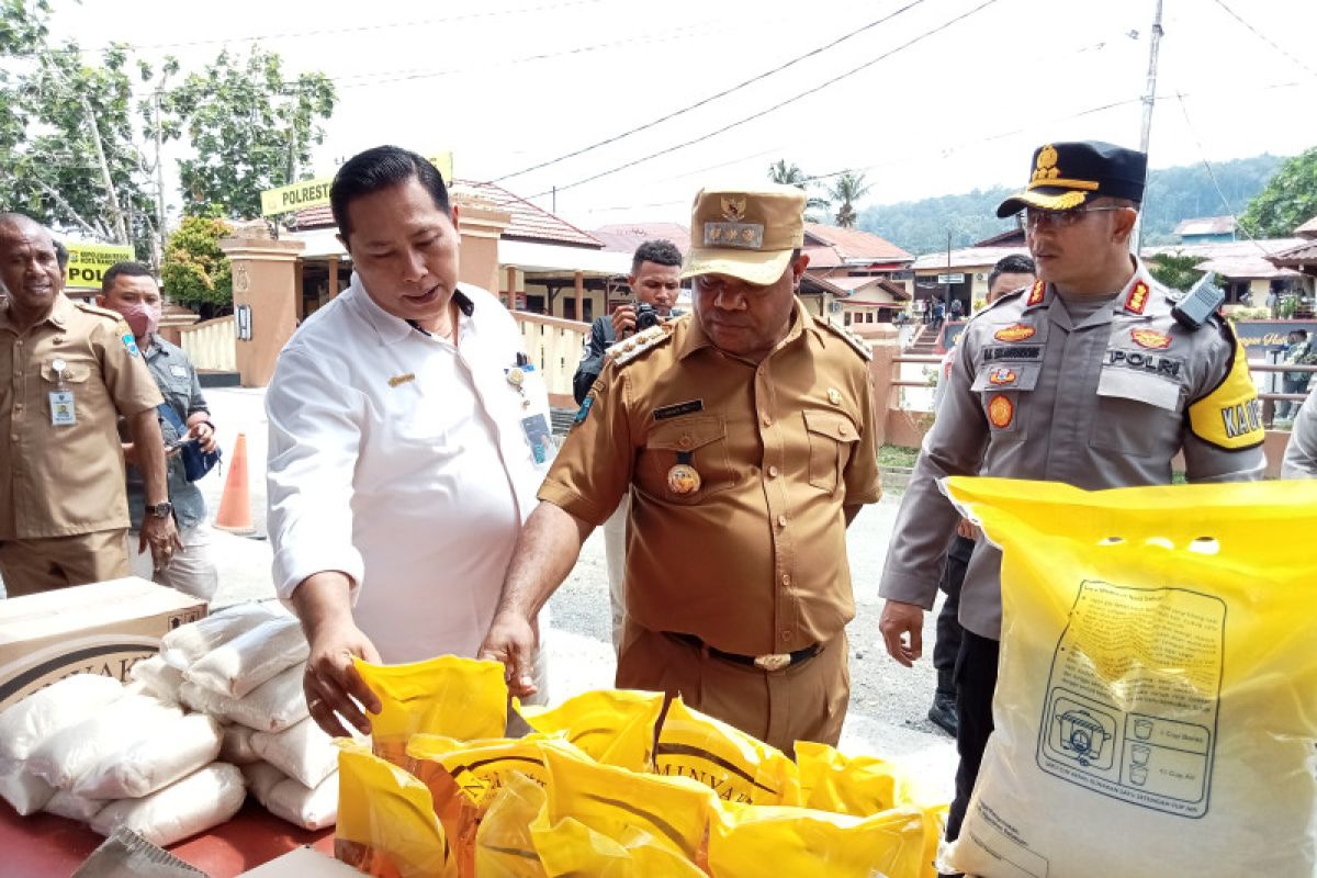 Polresta Manokwari gelar pasar murah jelang Idul Fitri 2023