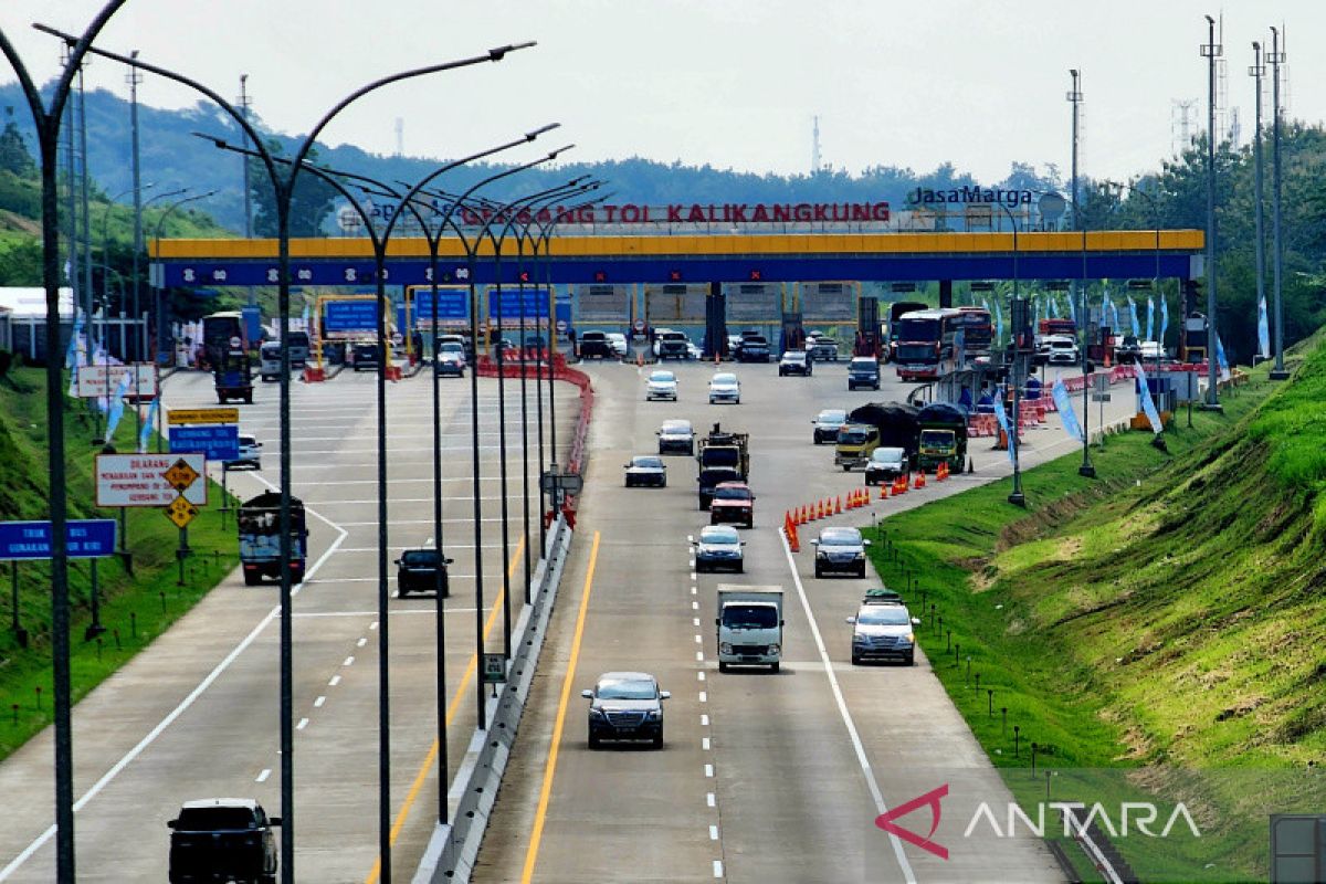 Sebanyak 15.246 kendaraan dari barat masuk gerbang Kalikangkung sejak pagi