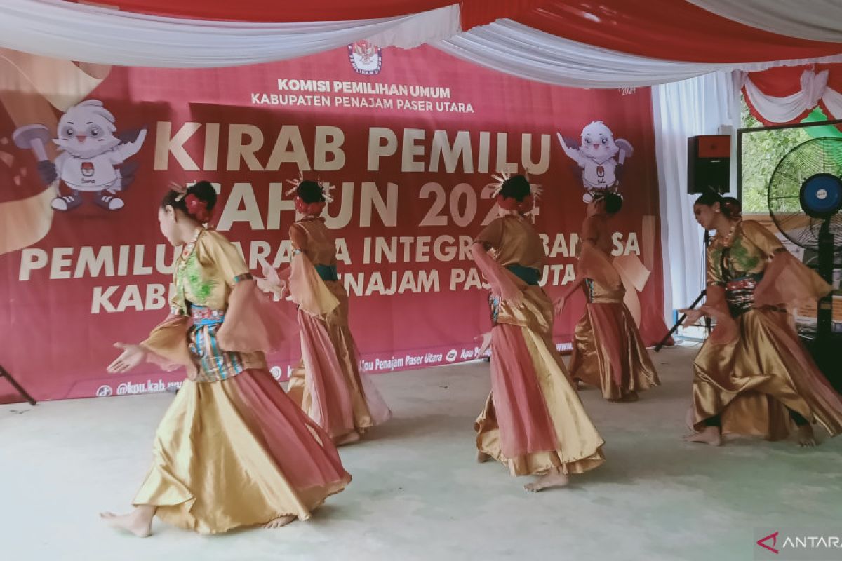 Tari adat warnai estafet Kirab Pemilu 2024 di titik nol IKN Nusantara