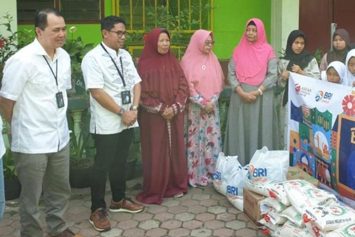 Berbagi bahagia, BRI Regional Office Medan bagikan ribuan paket sembako