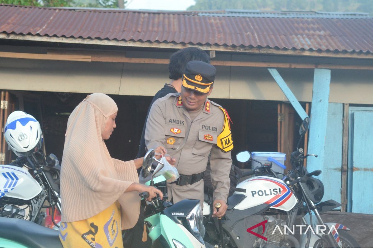 Kapolres Gorontalo Utara ajak pekerja media bagikan takjil