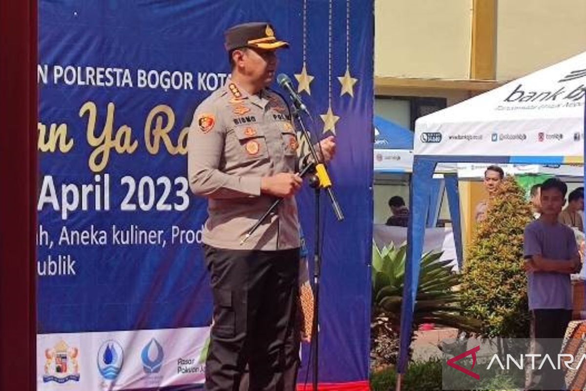 Polresta Bogor gelar bazar dan bagikan 200 kupon belanja