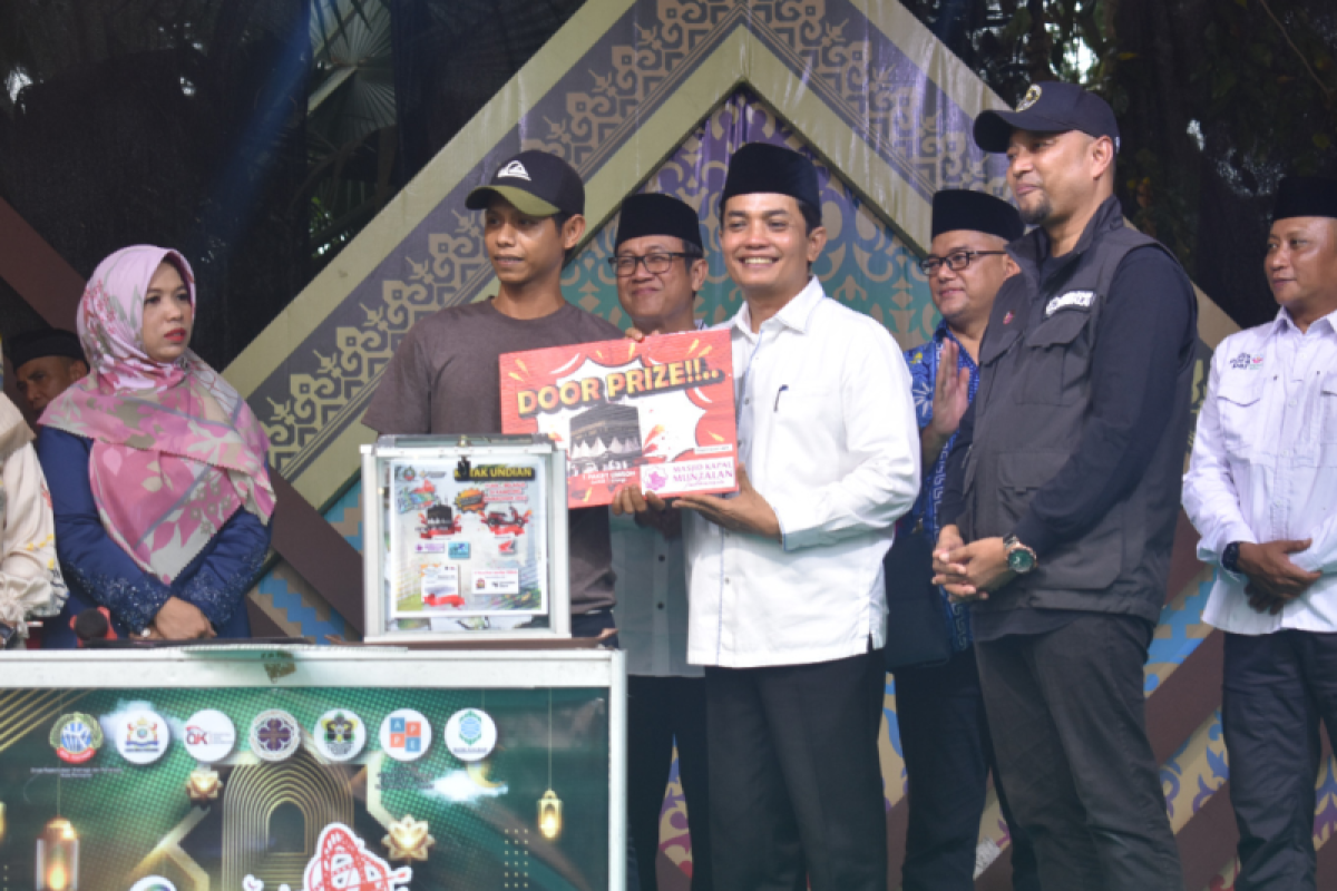 Dua warga  dapat  hadiah umroh undian Kampong Ramadan Kreatif 2023