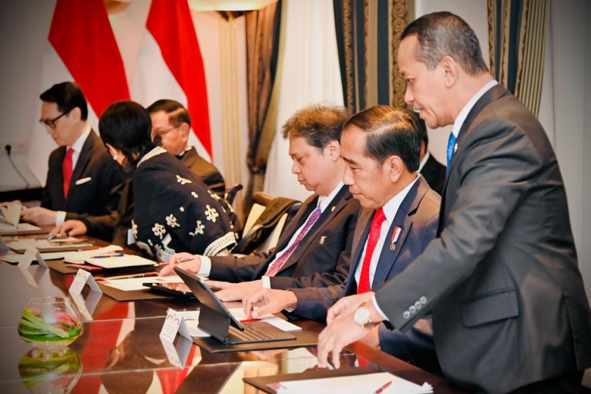 Jokowi holds business meeting with three European companies' leaders