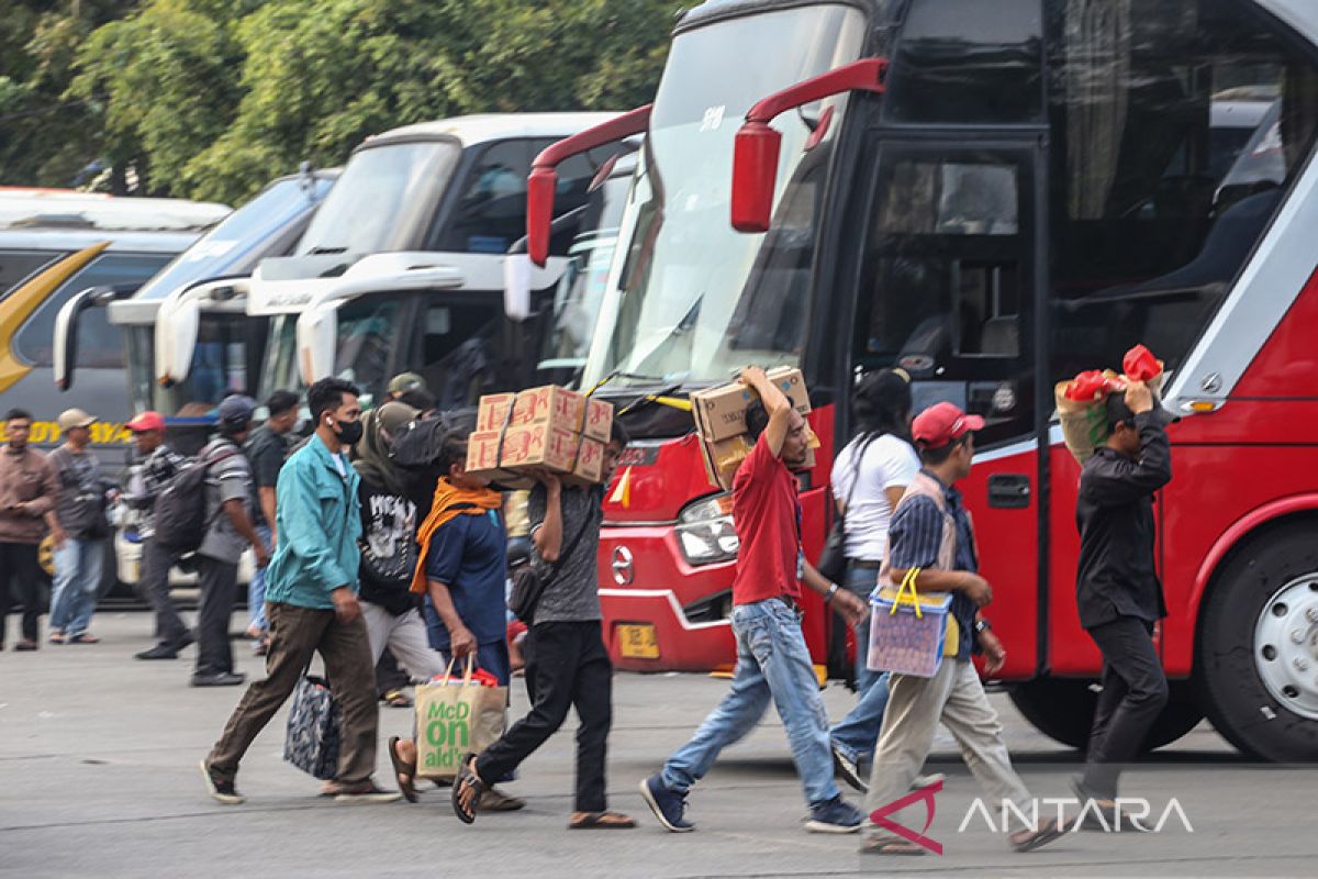 Humaniora kemarin, berbagai kondisi arus mudik di sejumlah daerah