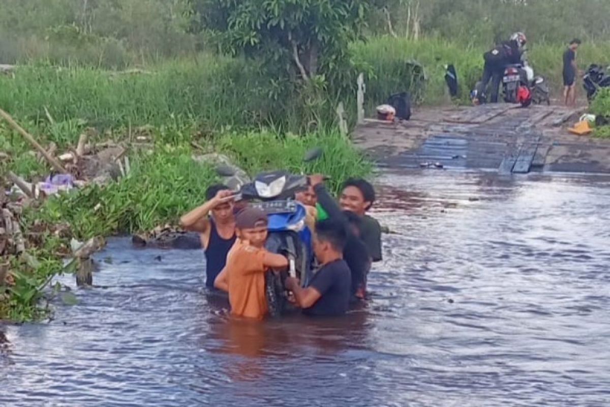 Legislator Kapuas minta kerusakan jembatan Desa Bina Karya segera ditangani