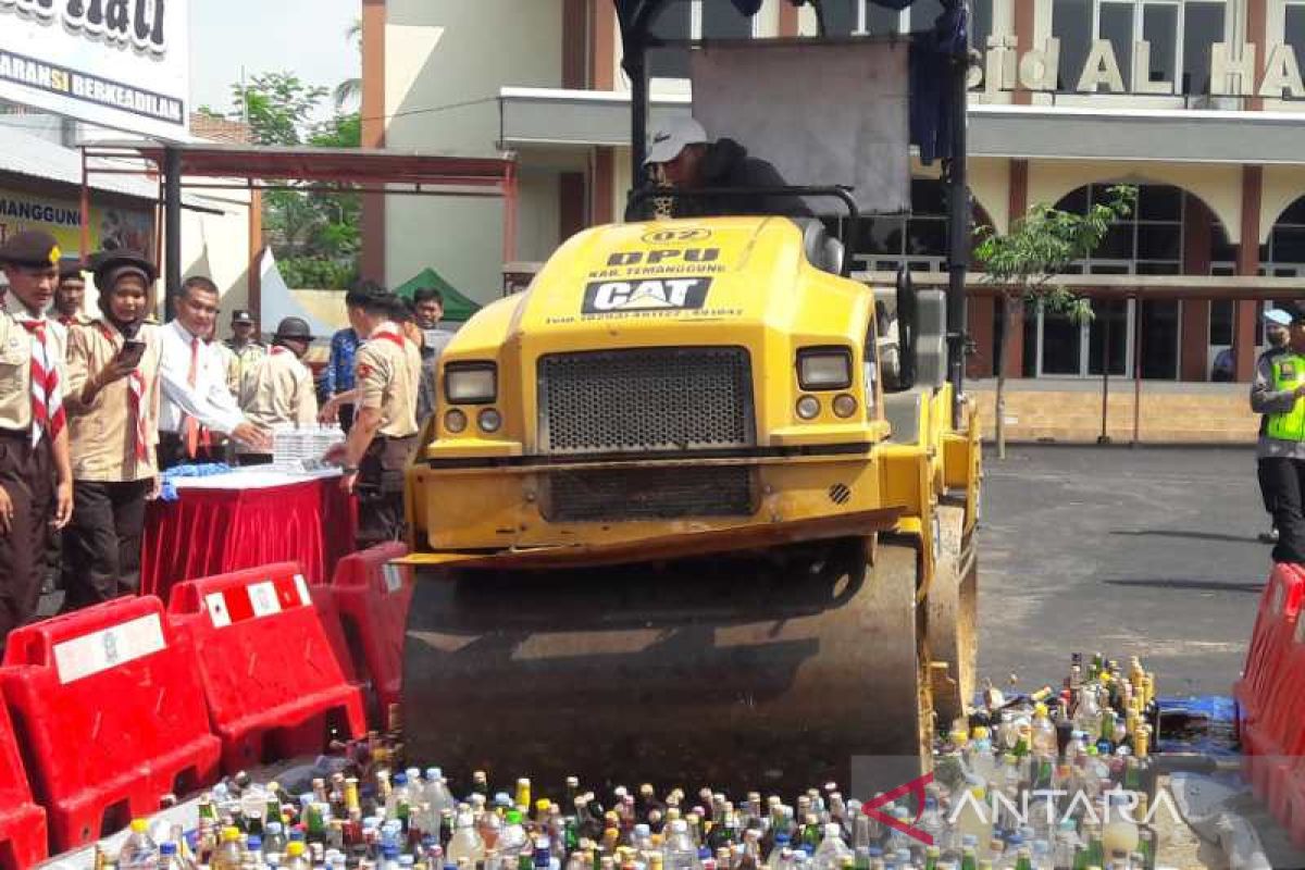 Polres Temanggung musnahkan ribuan botol minuman  beralkohol