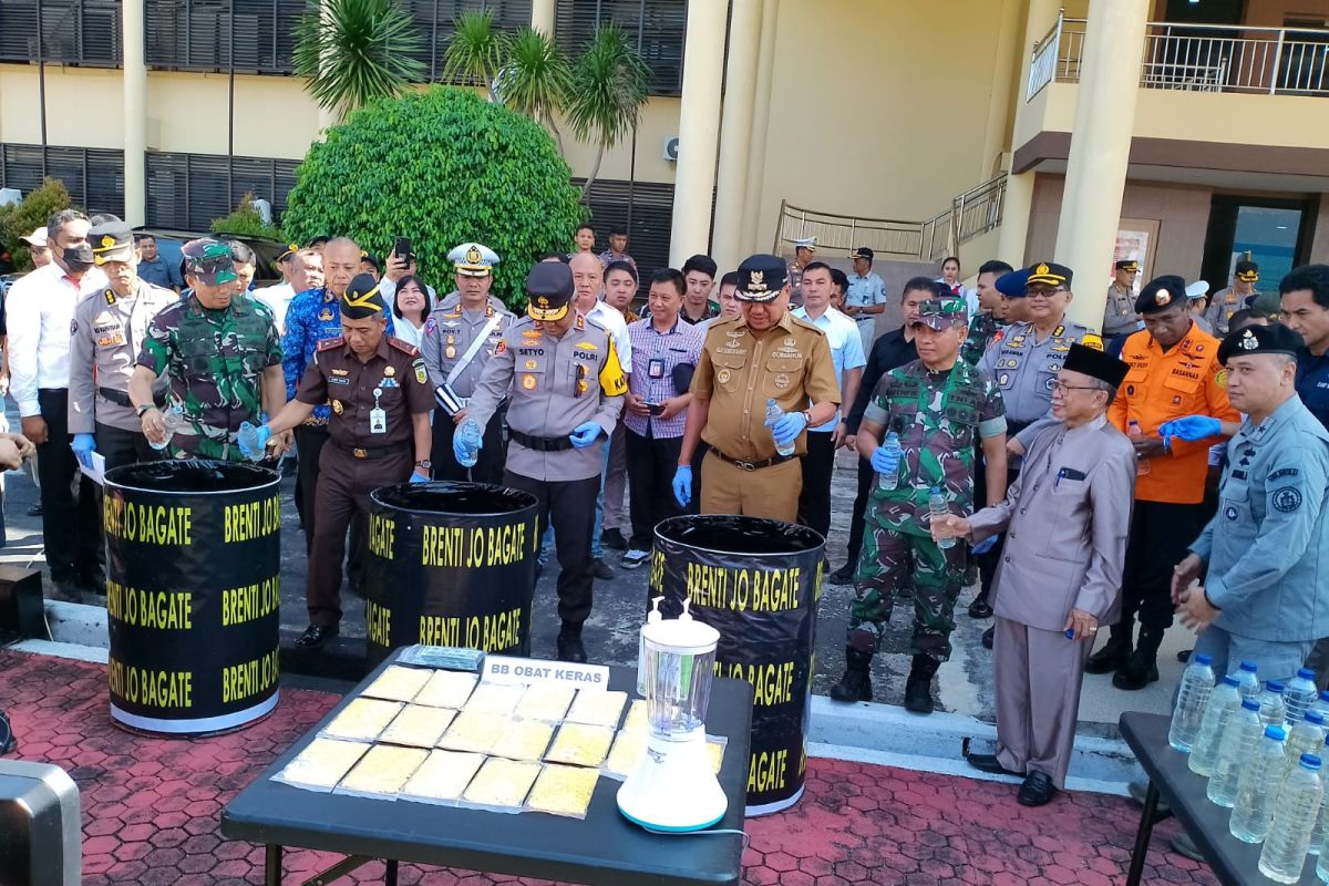 Polda Sulawesi Utara musnahkan 4.699 liter minuman beralkohol tanpa izin