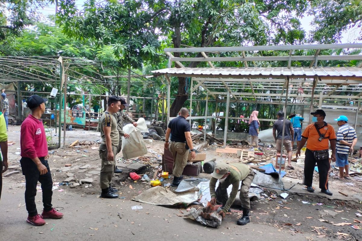 Pemkot Surabaya mempercepat penataan PKL di kawasan Srikana