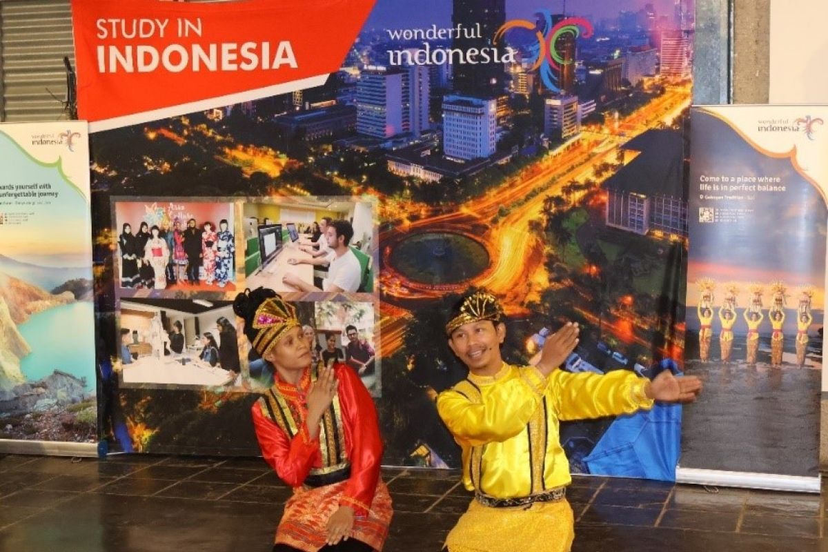 Tarian tradisional Indonesia ramaikan pertunjukan tari di Namibia