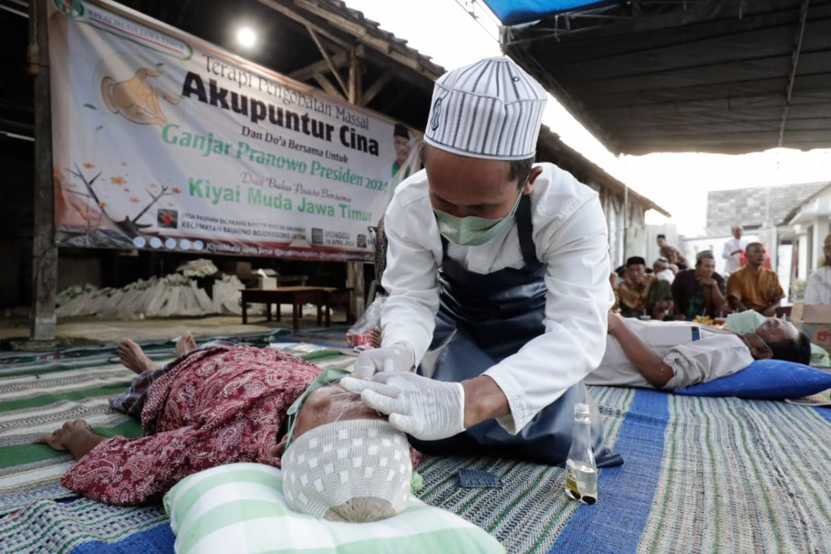 Aksi sosial terapi akupuntur disambut antusias warga Bojonegoro