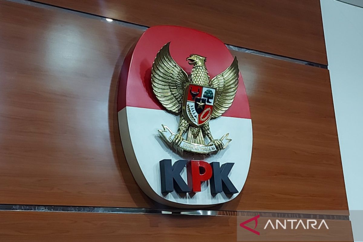 KPK menyita emas dan uang dalam penggeledahan terkait korupsi di DJKA