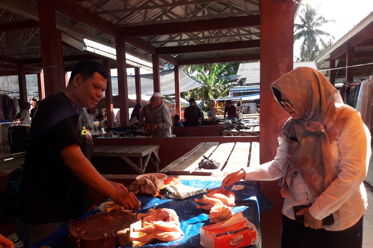 ARUS MUDIK - TPID Tabalong pantau harga sembako di Pasar Wayau