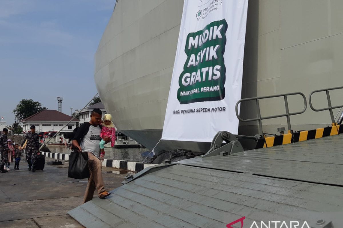 Kapal Perang KRI Banjarmasin angkut 861 pemudik menuju Surabaya