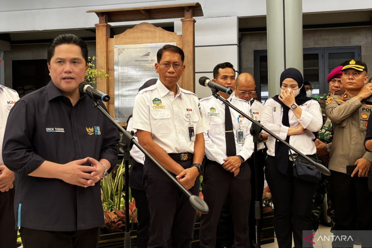 Minister visits Pasar Senen station to observe Eid exodus preparations