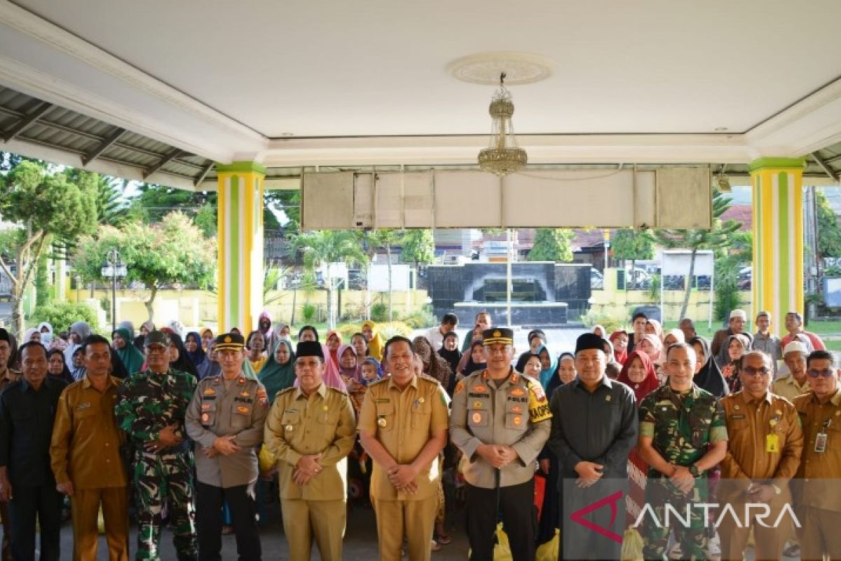 11.790 paket bantuan sosial telah di salurkan Wali Kota Padang Sidempuan