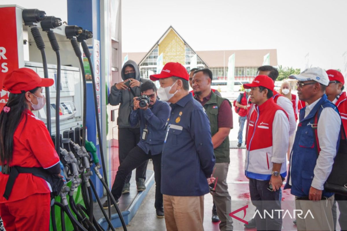 Pastikan Kebutuhan BBM Aman Saat Mudik, Menteri ESDM dan Dirut Pertamina Patra Niaga Tinjau SPBU Tol Lampung