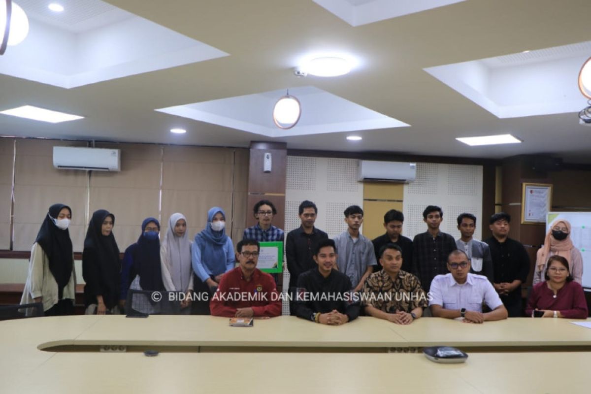 Lembaga Zakat Lazis Assalam serahkan beasiswa untuk mahasiswa Unhas