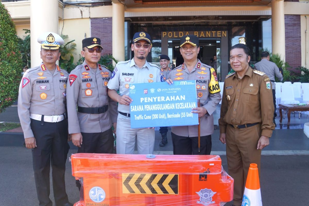 Jasa Raharja Banten Serahkan Sarana Prasarana Cegah Laka di Polda Banten