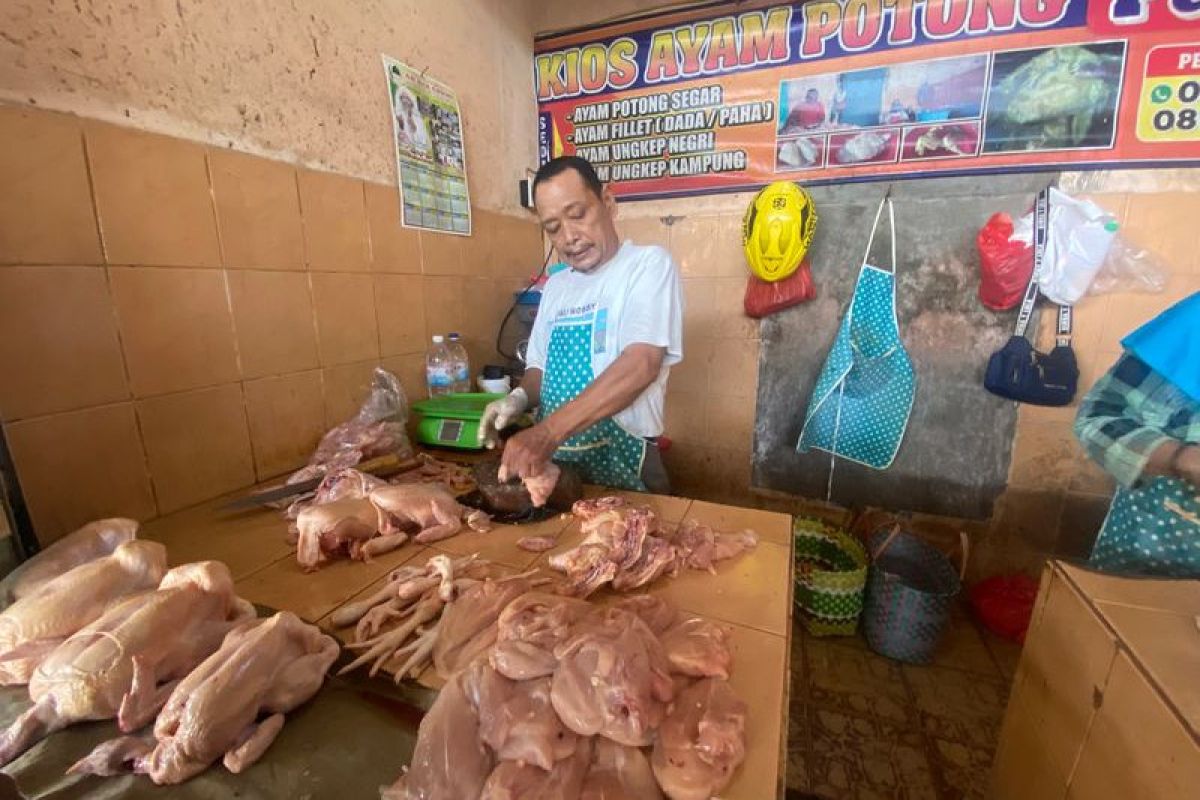 Jelang lebaran, harga ayam potong di Bandarlampung naik