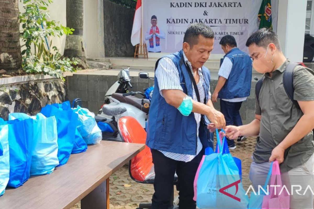 Kadin Jakarta Timur gelar bazar murah paket sembako menjelang Lebaran