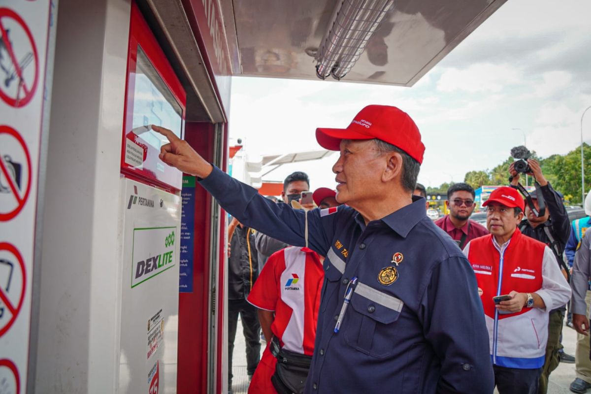 Menteri ESDM dan Dirut Pertamina Patra Niaga tinjau SPBU di Tol Lampung