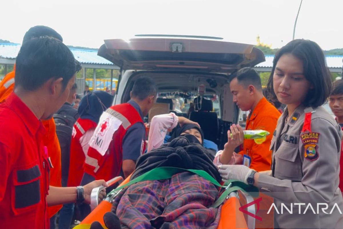 Petugas bantu ibu hamil alami pendarahan di dalam kapal saat mudik