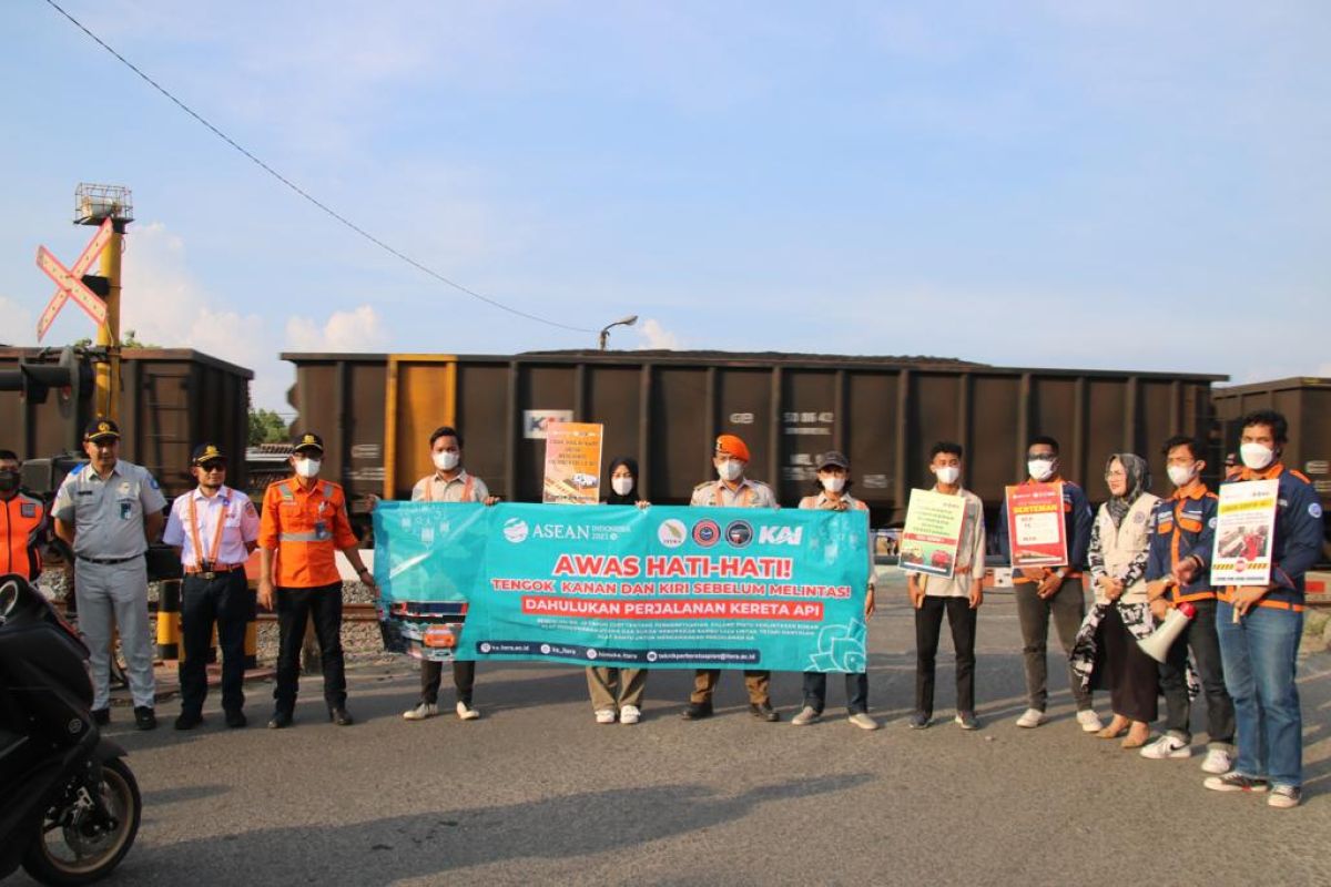 KAI Tanjungkarang-Itera kampanyekan keselamatan di perlintasan sebidang
