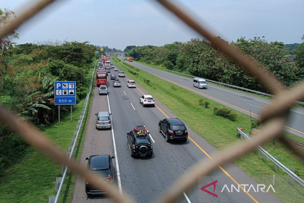 Polisi berlakukan sistem buka tutup tempat istirahat KM 207 Cirebon