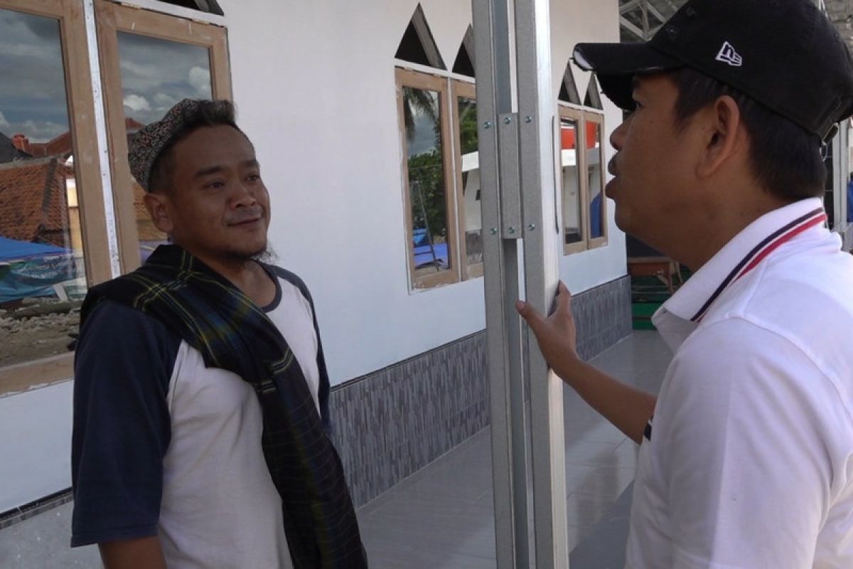 Anggota DPR kunjungi korban gempa Cianjur yang tinggal di tenda pengungsian