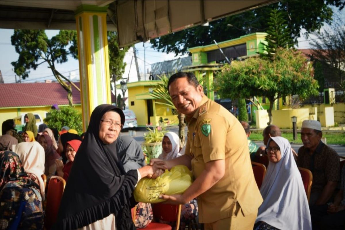 Pemkot Padang Sidempuan salurkan ribuan paket sembako ke masyarakat
