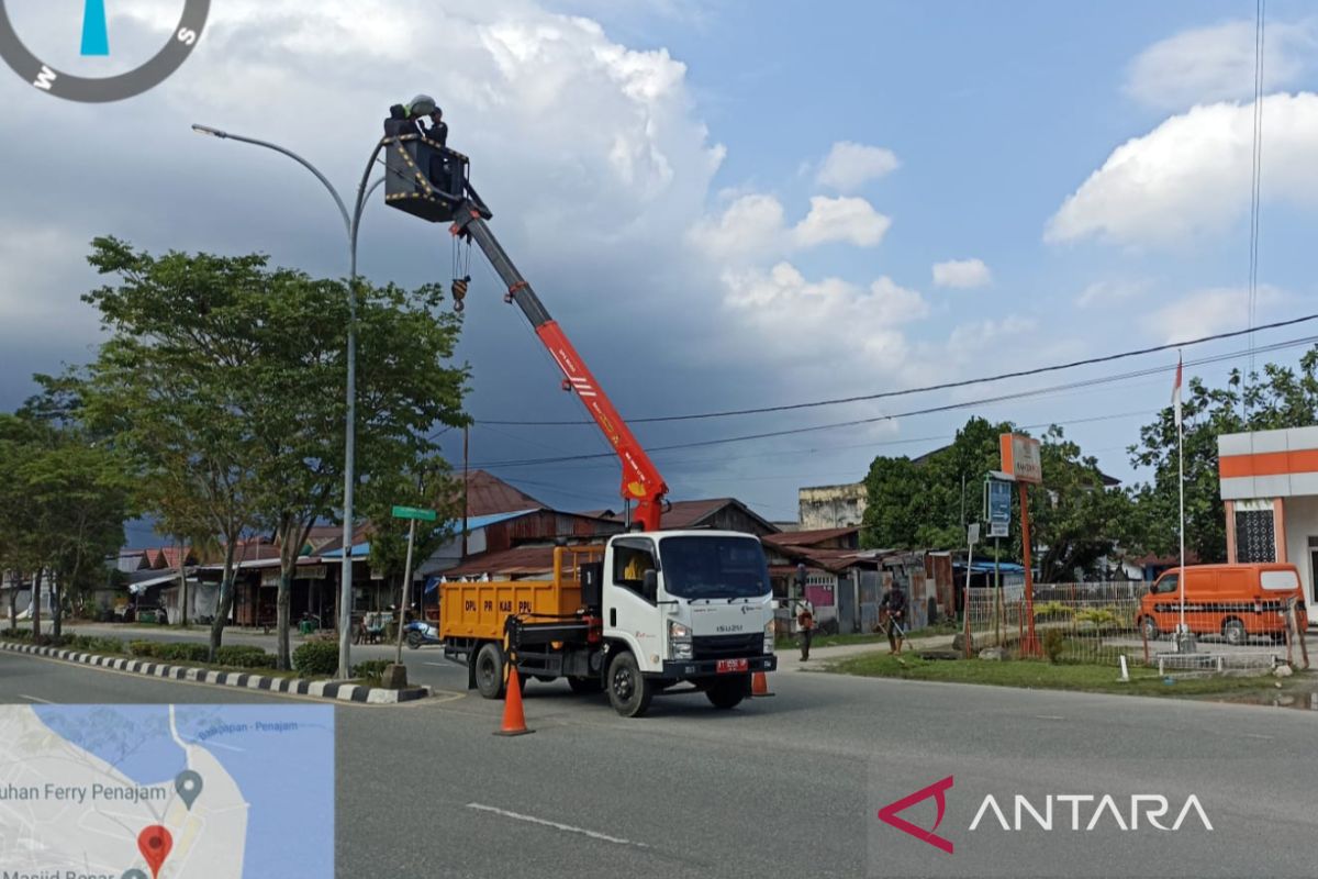 Pemerintah Kabupaten Penajam perbaiki PJU jelang mudik-balik Lebaran