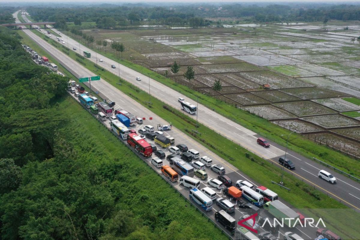 Penerapan satu arah tol Cipali ke arah Jateng ANTARA News