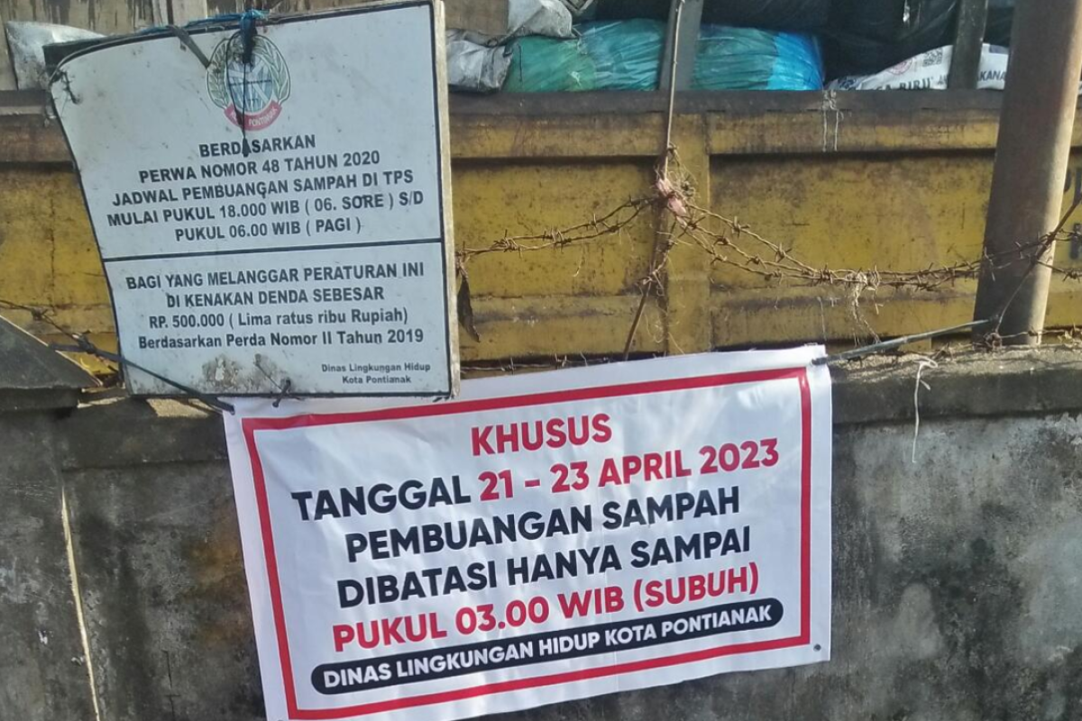 Petugas kebersihan DLH Pontianak ekstra kerja saat Lebaran