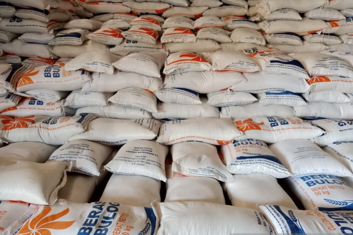 Bulog Belitung pastikan stok beras cukup untuk kebutuhan Idul Fitri