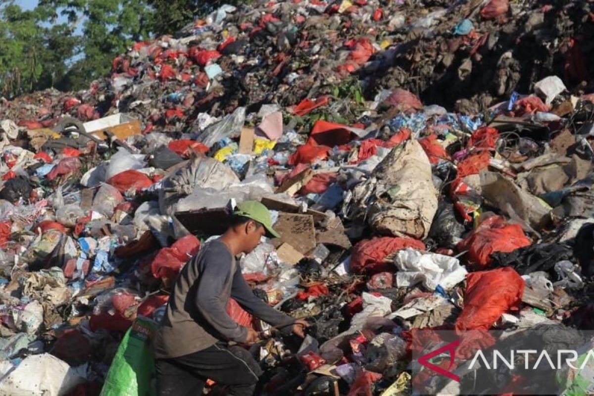 Pj Gubernur Suganda ajak kolaborasi cari solusi untuk TPA Parit Enam